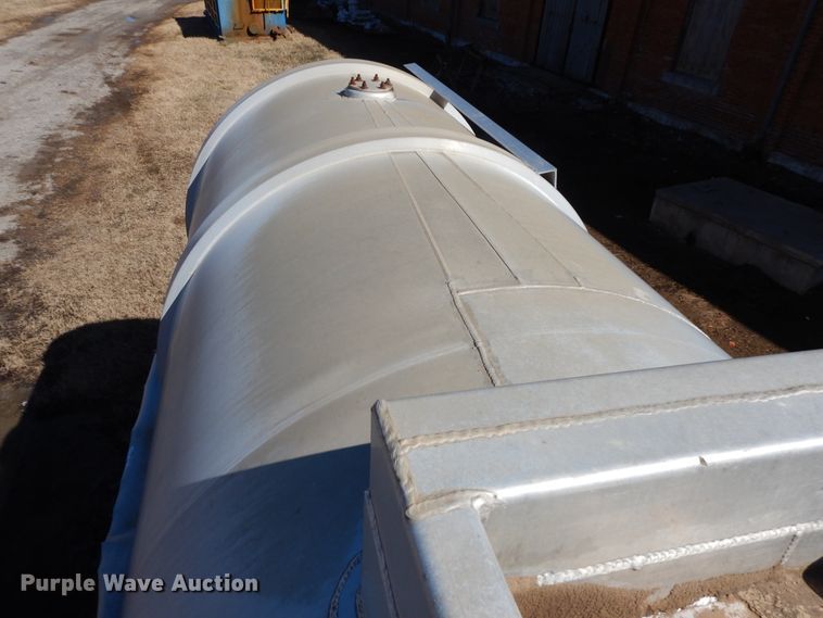 image for item GG9438 1997 Trailmaster tank trailer