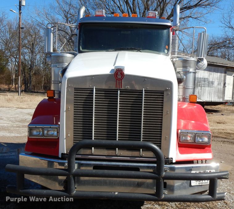 image for item GG9439 2011 Kenworth T800  semi truck