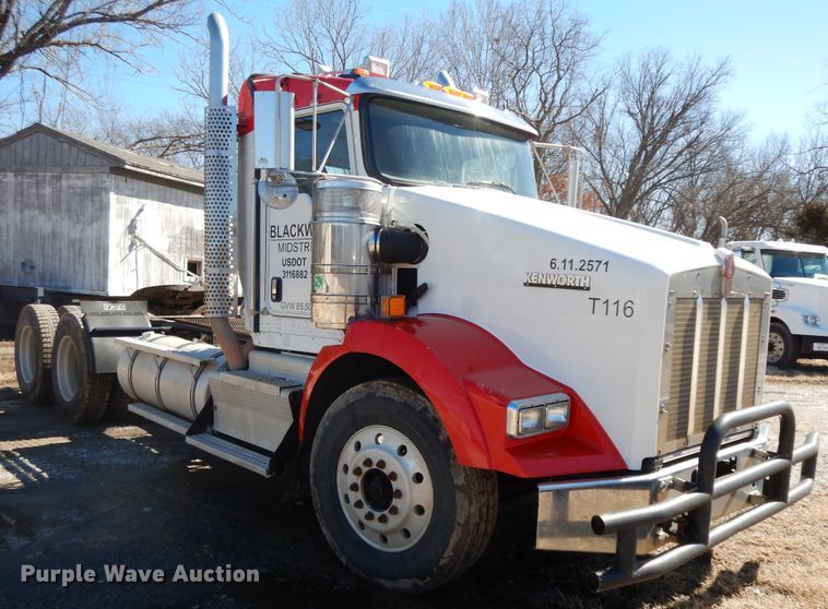 image for item GG9439 2011 Kenworth T800  semi truck