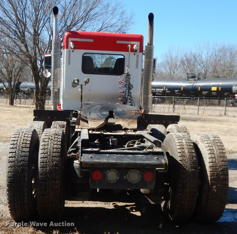 image for item GG9439 2011 Kenworth T800  semi truck