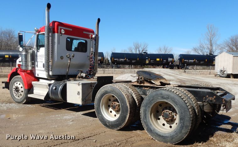 image for item GG9439 2011 Kenworth T800  semi truck