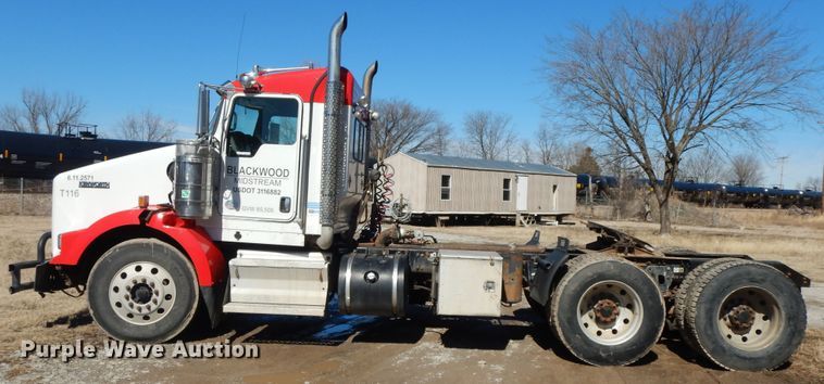 image for item GG9439 2011 Kenworth T800  semi truck