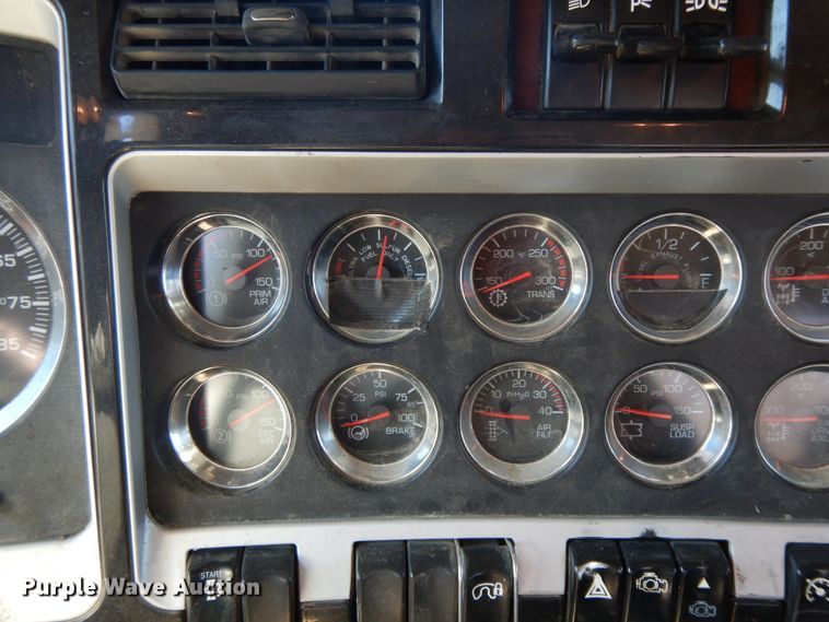 image for item GG9439 2011 Kenworth T800  semi truck