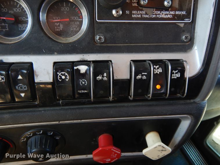 image for item GG9439 2011 Kenworth T800  semi truck