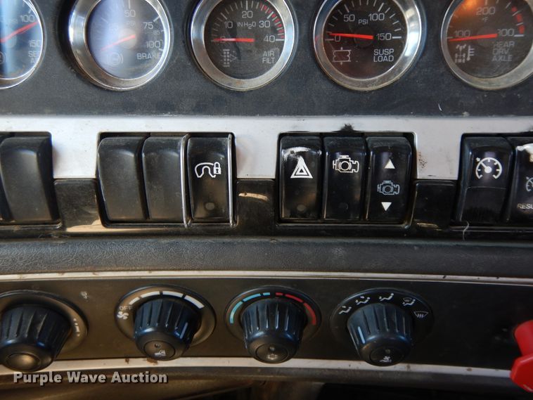 image for item GG9439 2011 Kenworth T800  semi truck