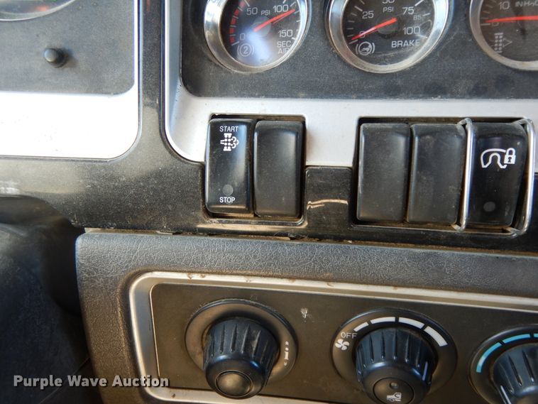 image for item GG9439 2011 Kenworth T800  semi truck