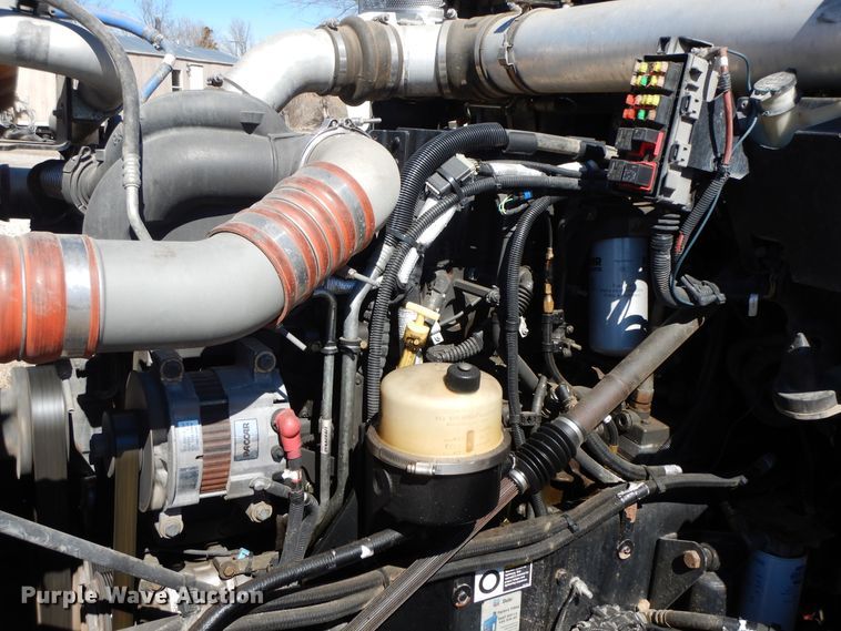 image for item GG9439 2011 Kenworth T800  semi truck