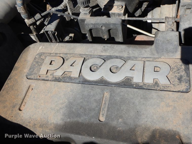 image for item GG9439 2011 Kenworth T800  semi truck