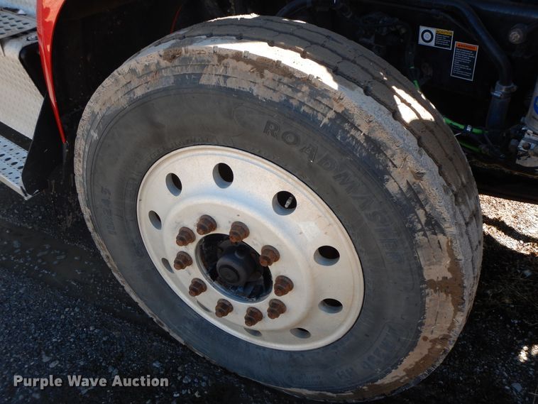 image for item GG9439 2011 Kenworth T800  semi truck