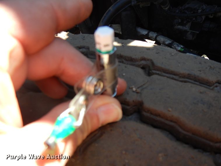 image for item GG9439 2011 Kenworth T800  semi truck