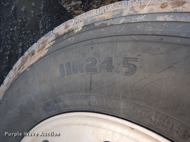 image for item GG9439 2011 Kenworth T800  semi truck