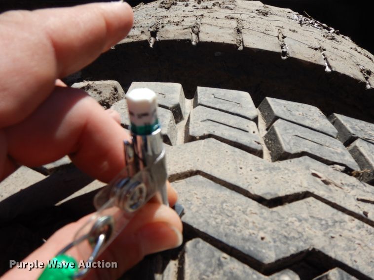 image for item GG9439 2011 Kenworth T800  semi truck