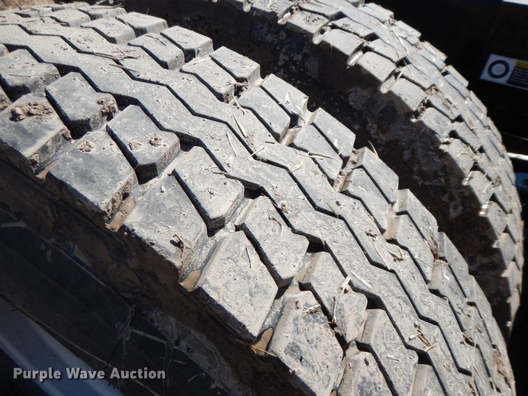 image for item GG9439 2011 Kenworth T800  semi truck