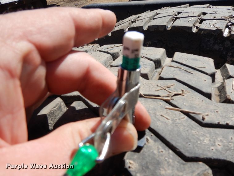 image for item GG9439 2011 Kenworth T800  semi truck