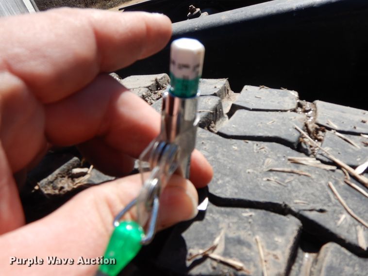 image for item GG9439 2011 Kenworth T800  semi truck