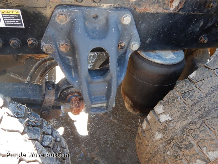 image for item GG9439 2011 Kenworth T800  semi truck