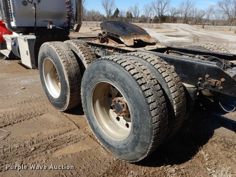 image for item GG9439 2011 Kenworth T800  semi truck