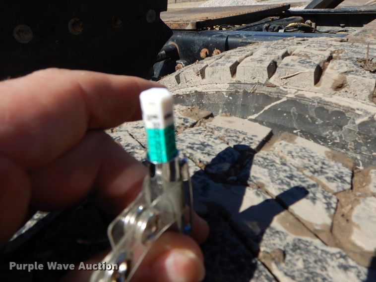 image for item GG9439 2011 Kenworth T800  semi truck