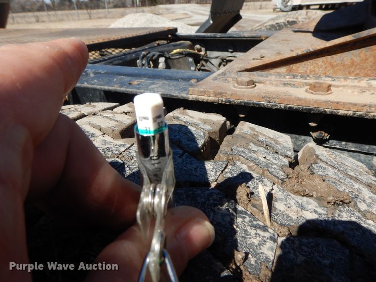 image for item GG9439 2011 Kenworth T800  semi truck