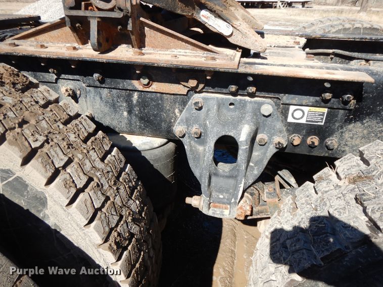 image for item GG9439 2011 Kenworth T800  semi truck