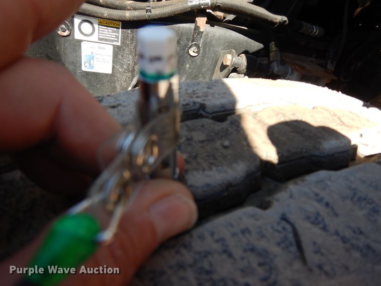 image for item GG9439 2011 Kenworth T800  semi truck