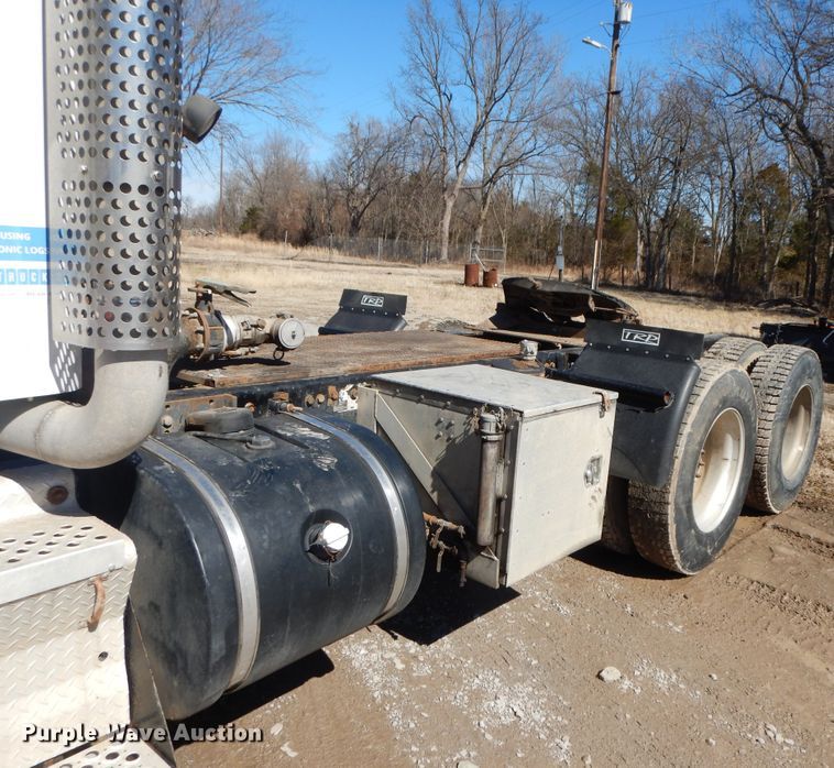 image for item GG9439 2011 Kenworth T800  semi truck