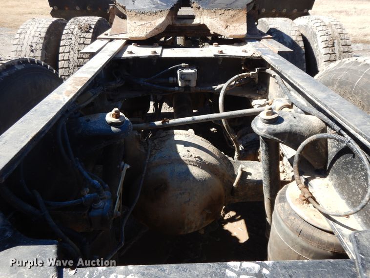 image for item GG9439 2011 Kenworth T800  semi truck