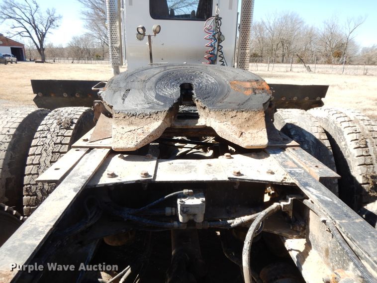 image for item GG9439 2011 Kenworth T800  semi truck