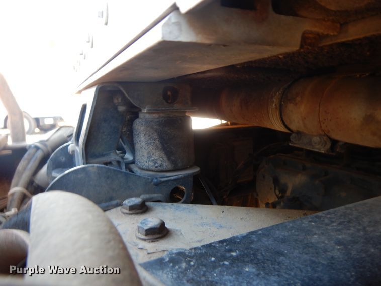 image for item GG9439 2011 Kenworth T800  semi truck