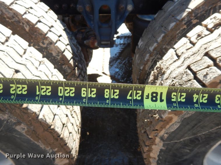 image for item GG9439 2011 Kenworth T800  semi truck