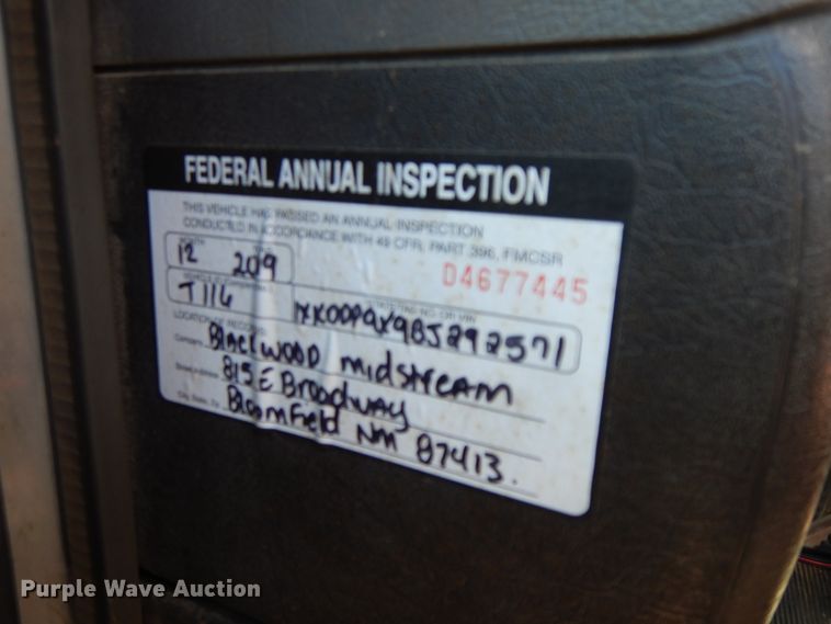 image for item GG9439 2011 Kenworth T800  semi truck