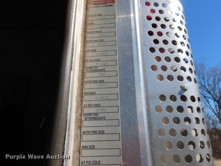 image for item GG9439 2011 Kenworth T800  semi truck