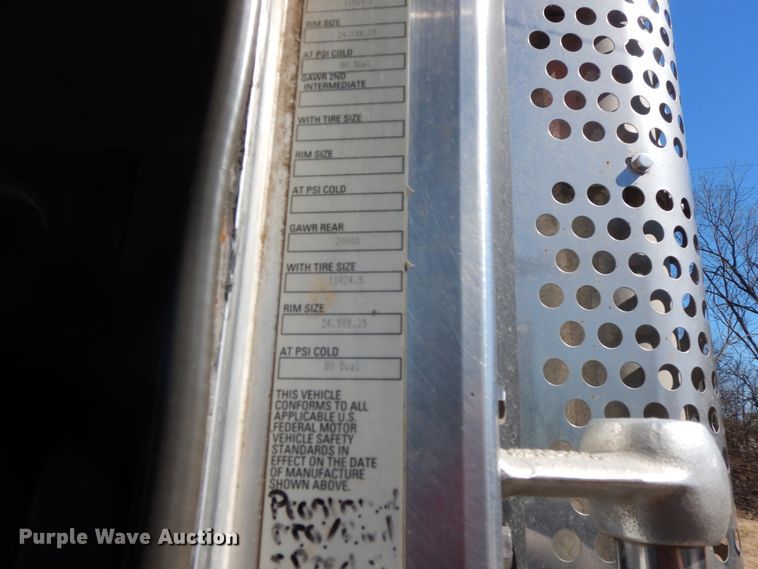 image for item GG9439 2011 Kenworth T800  semi truck