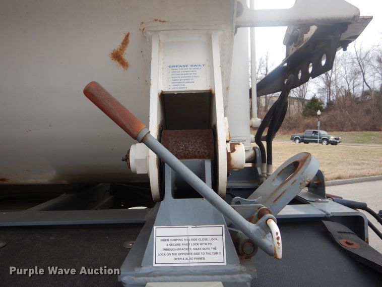 image for item GT9685 2003 Smith Co 2002  side dump trailer