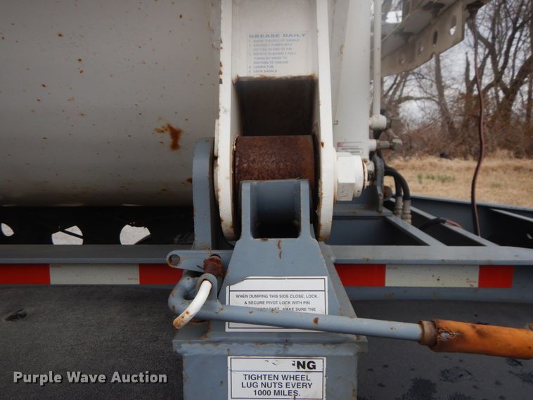 image for item GT9685 2003 Smith Co 2002  side dump trailer