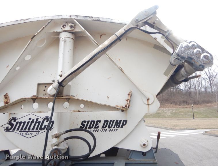 image for item GT9685 2003 Smith Co 2002  side dump trailer