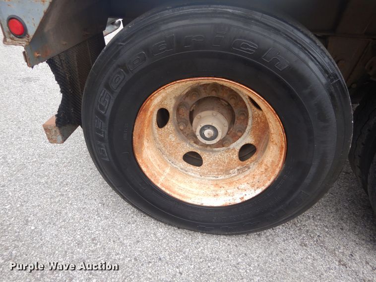 image for item GT9685 2003 Smith Co 2002  side dump trailer