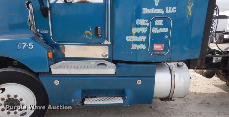 image for item HG9971 2007 Kenworth T600B  semi truck