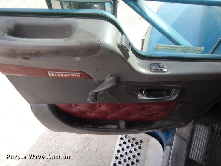 image for item HG9971 2007 Kenworth T600B  semi truck