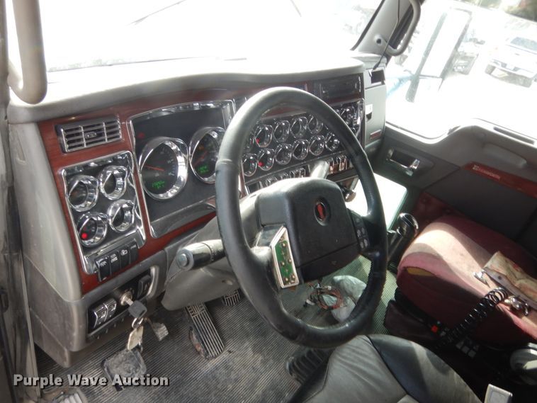 image for item HG9971 2007 Kenworth T600B  semi truck