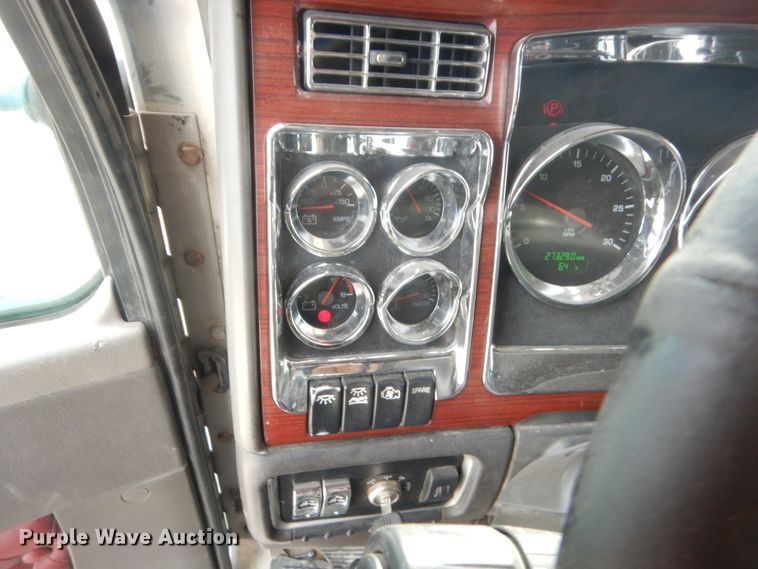 image for item HG9971 2007 Kenworth T600B  semi truck