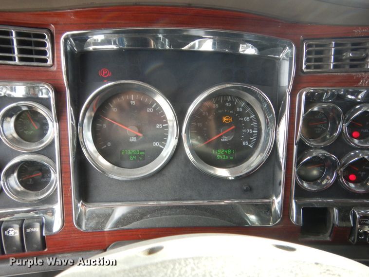 image for item HG9971 2007 Kenworth T600B  semi truck