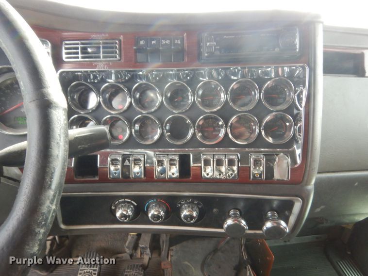 image for item HG9971 2007 Kenworth T600B  semi truck