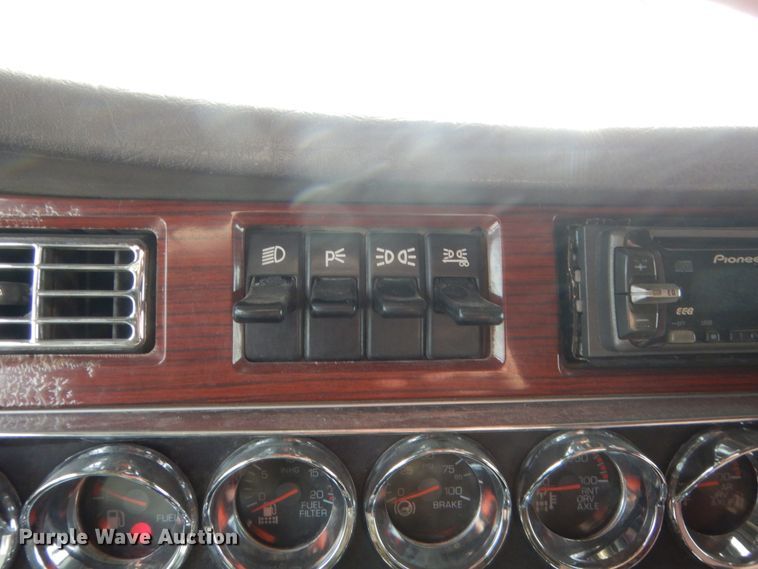 image for item HG9971 2007 Kenworth T600B  semi truck