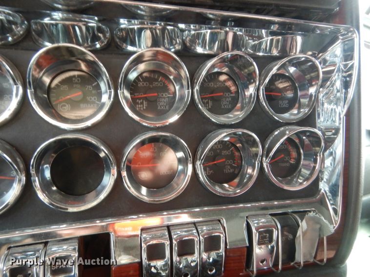 image for item HG9971 2007 Kenworth T600B  semi truck