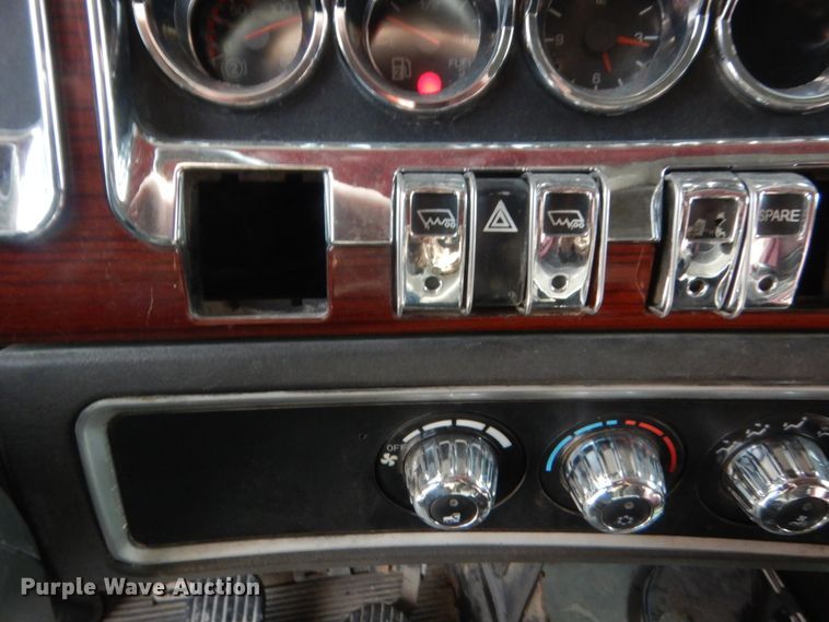 image for item HG9971 2007 Kenworth T600B  semi truck