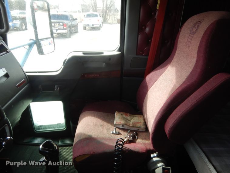 image for item HG9971 2007 Kenworth T600B  semi truck