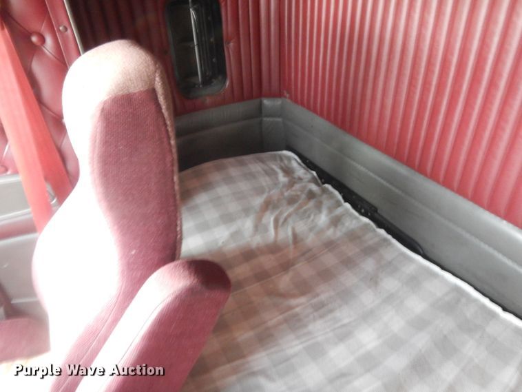 image for item HG9971 2007 Kenworth T600B  semi truck