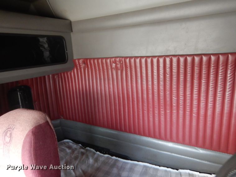 image for item HG9971 2007 Kenworth T600B  semi truck