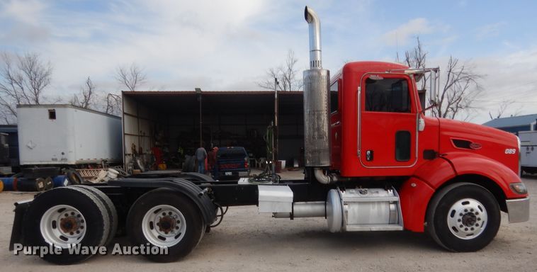 image for item HG9972 2008 Peterbilt 384  semi truck